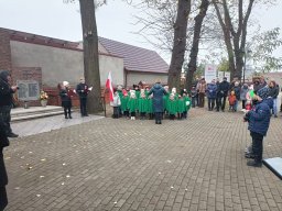 2024-11-11 &quot;Śpiewające skrzaty&quot; patriotycznie